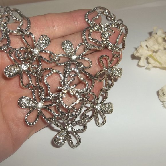 Pre-owned Statement Necklace Silver Flowers  White Rhinestones Bibbed A233 - Picture 6 of 7